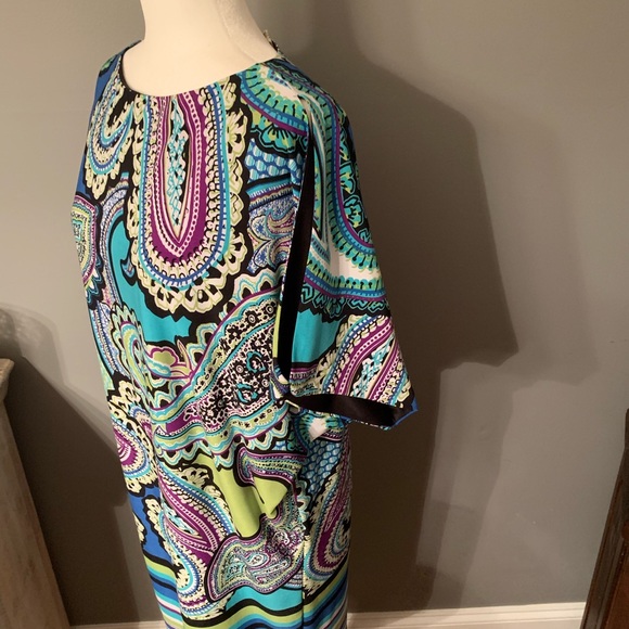 Emma & Michelle Patterned Dress - Picture 2 of 8